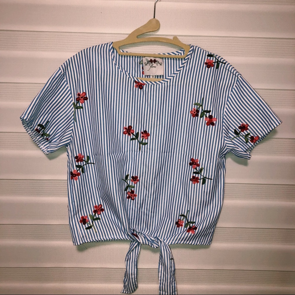 Cute casual flower embroidered top 🌺